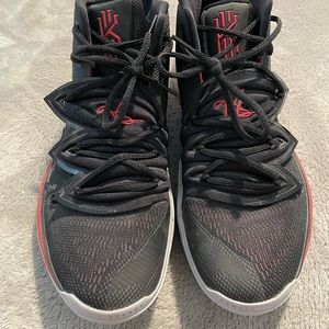 Nike Kyrie 5’s “Bred” Size 12